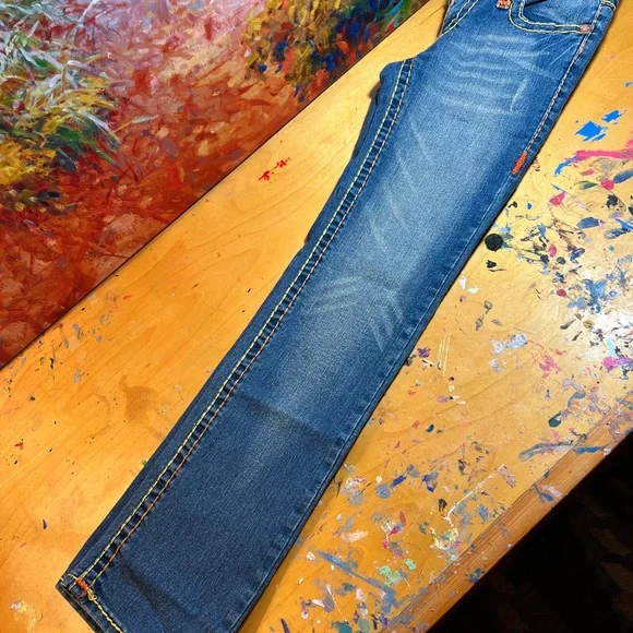 True Religion Billy Big T Jeans with Signature Stitching & Classic Denim Wash - Picture 7 of 10